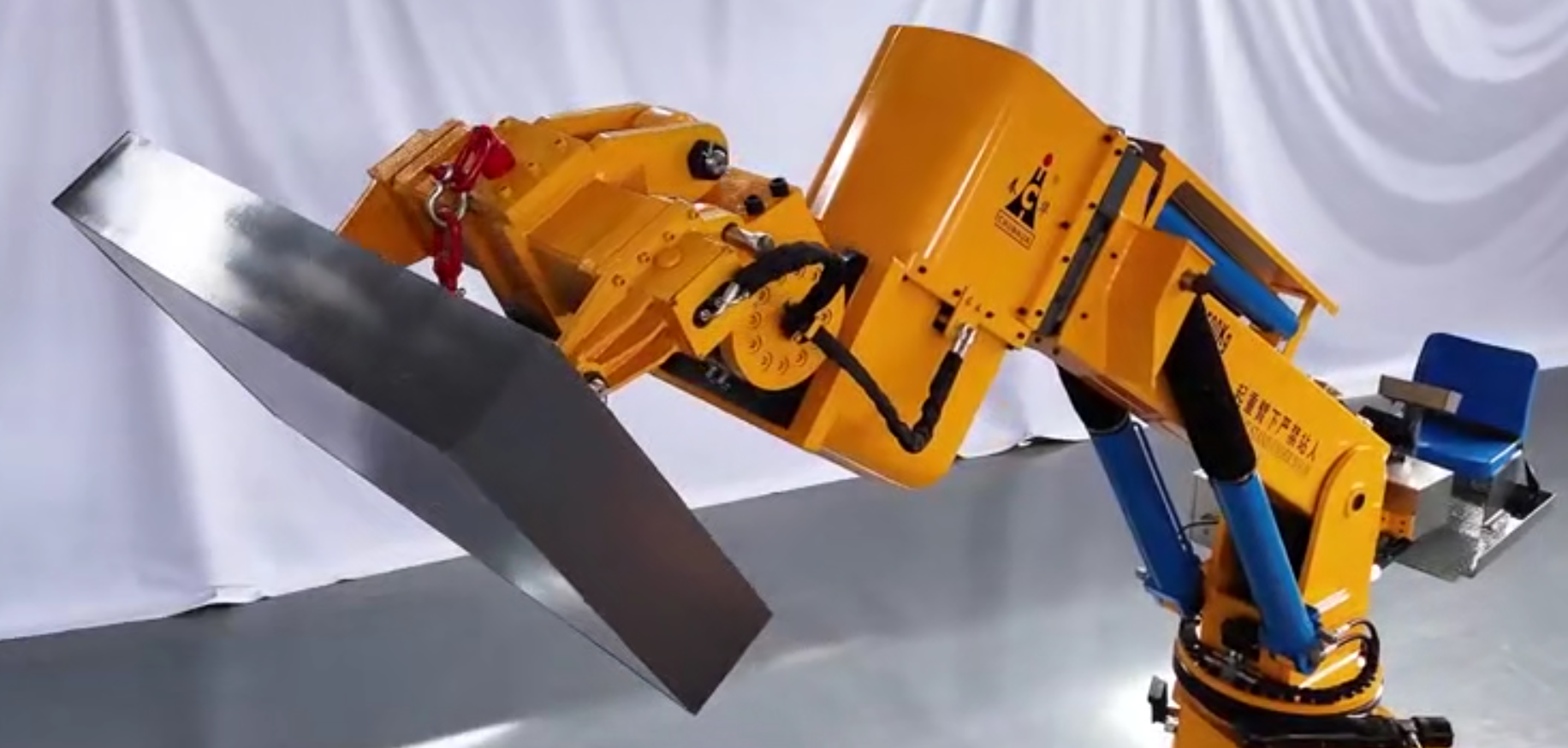JXS liner handler with multi-layer safety systems