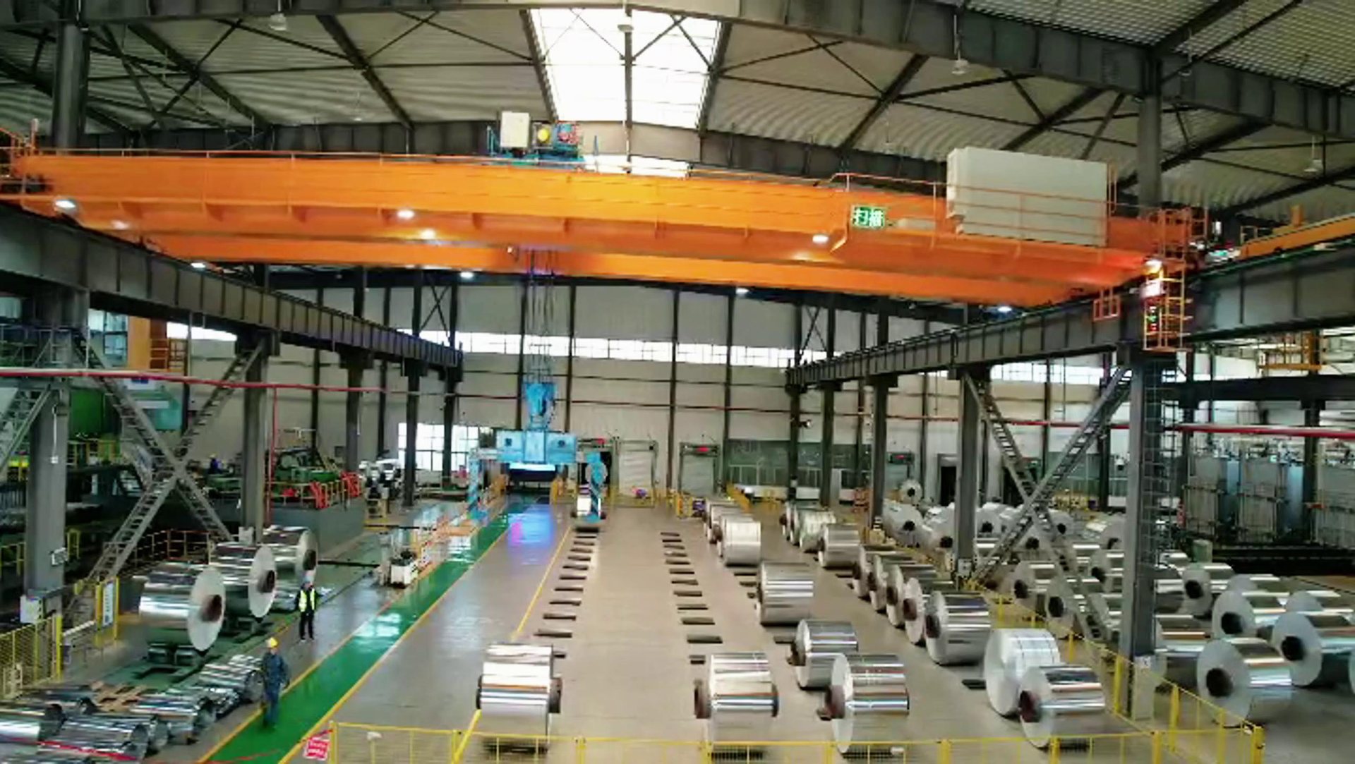 CHUNHUA workshop — overhead crane and automated handling on the plant floor