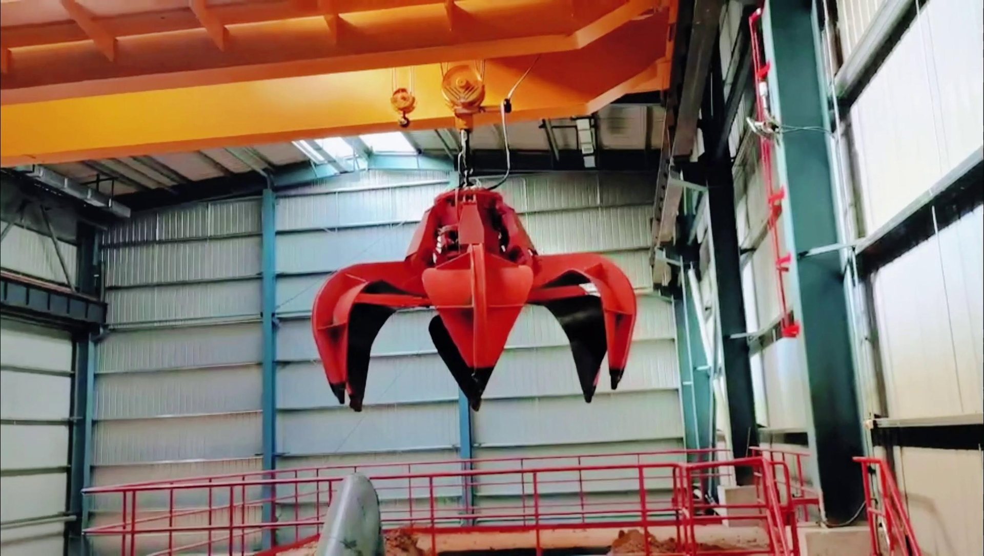 Grab crane for contaminated soil at Hubei Yadong Cement